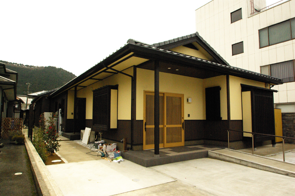 入母屋の家